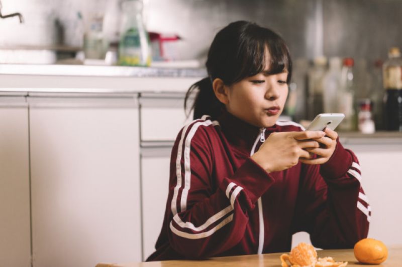 trong mùa dịch học sinh Nhật Bản được phép mặc đồ đồng phục và đồ thường xen lẫn trong mùa dịch học sinh Nhật Bản được phép mặc đồ đồng phục và đồ thường xen lẫn